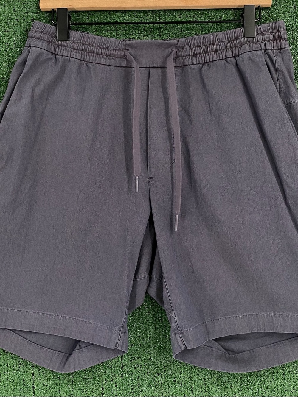 Lululemon Tech Casual Dark Obsidian Grey Chino Shorts Men’s Size Medium